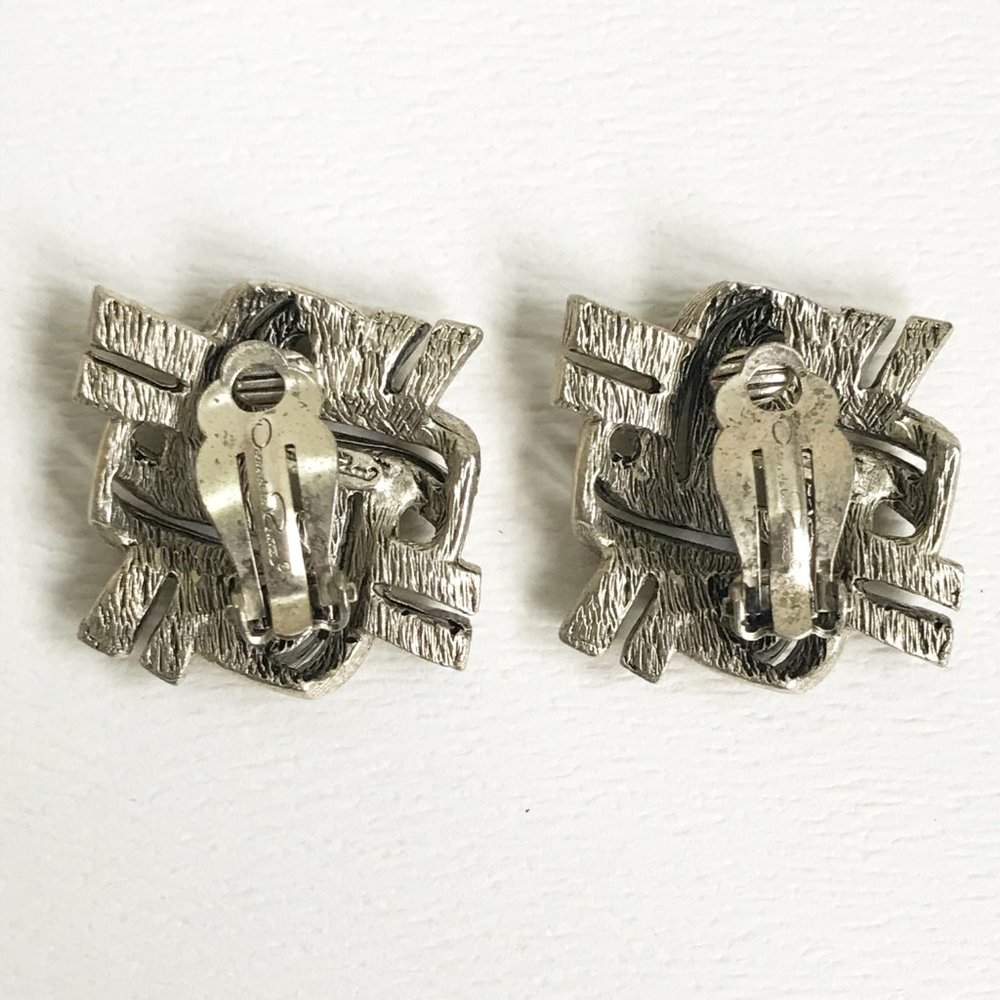 Oscar de la Renta Silver Tone Pave Pound Sign Woven Runway Clip-On Earrings - Picture 3 of 7